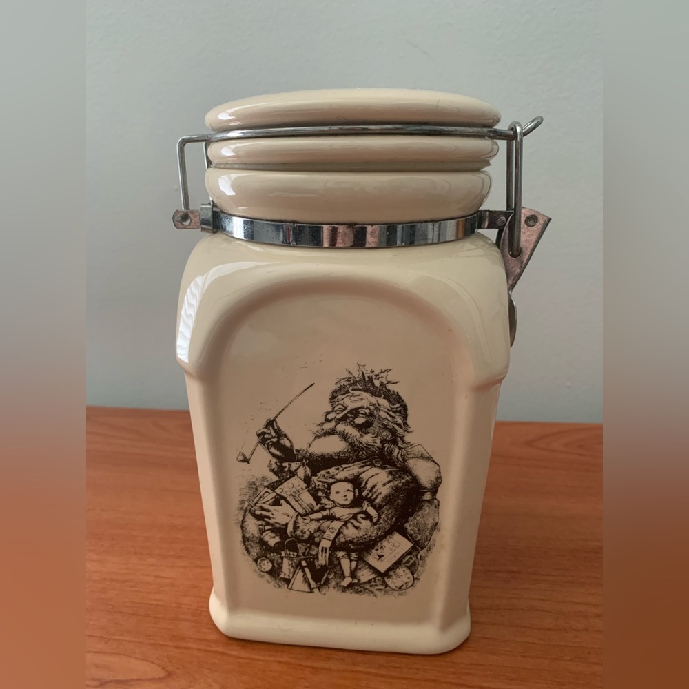 California Pantry Classic Ceramic Canister Vintage Christmas Santa Design 2003